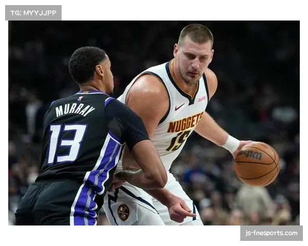 掘金客场半场领先绿军，约基奇高位策应主导球队70%控球率，助攻转化率达惊人45%。